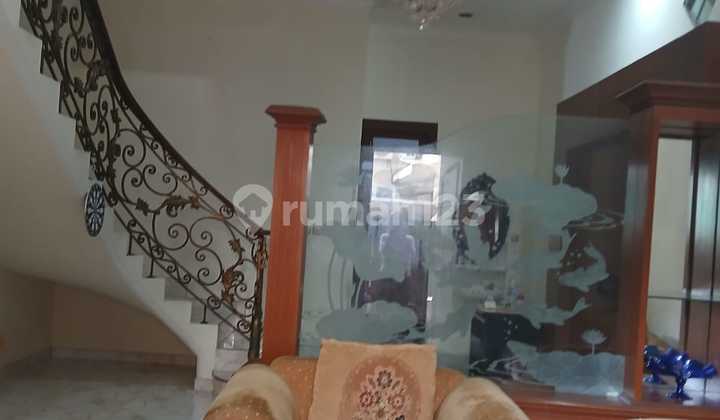 Disewakan, Rumah Rapih 3Lantai Siap Huni Di Kartini  1