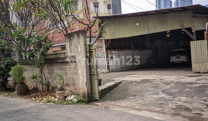 For Sale by Meter, Strategic 20-Room Boarding House in Setiabudi, Negotiable