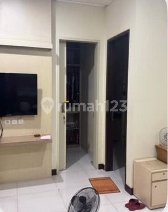 Quick Sale, 3-Story Corner House Ready to Live In Muara Karang, Negotiable 2