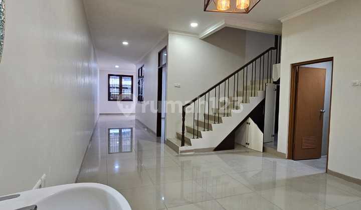 Disewakan, Rumah Rapih Siap Huni Sudah Renov di Sunter Hijau