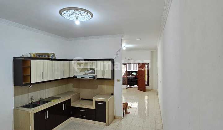 Jual Cepat, Rumah Rapih 3Lantai Siap Huni Di Jelambar, Nego  2