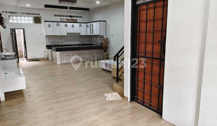 Two-Story House for Rent Near City Center