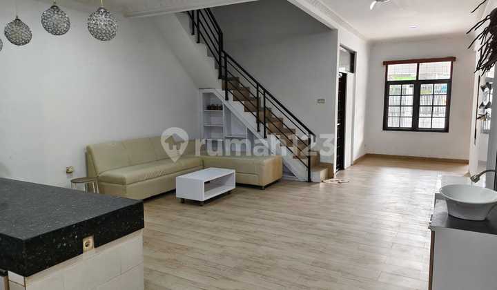 Two-Story House for Rent Near City Center