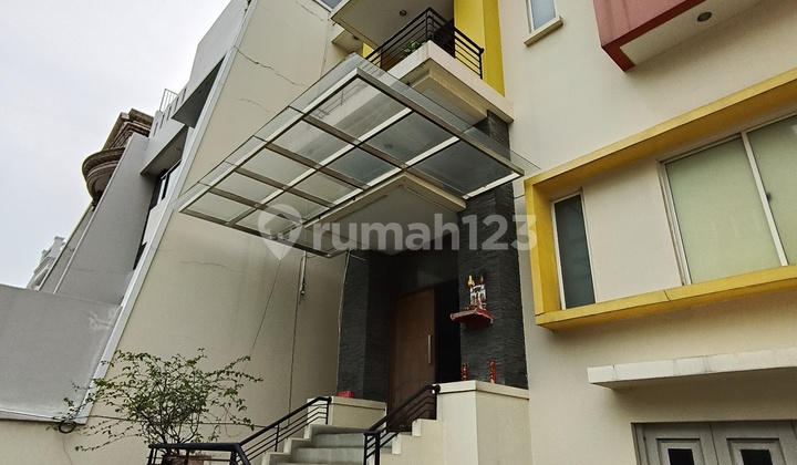 Modern Minimalist House in Pantai Indah Kapuk and Ready to Occupy