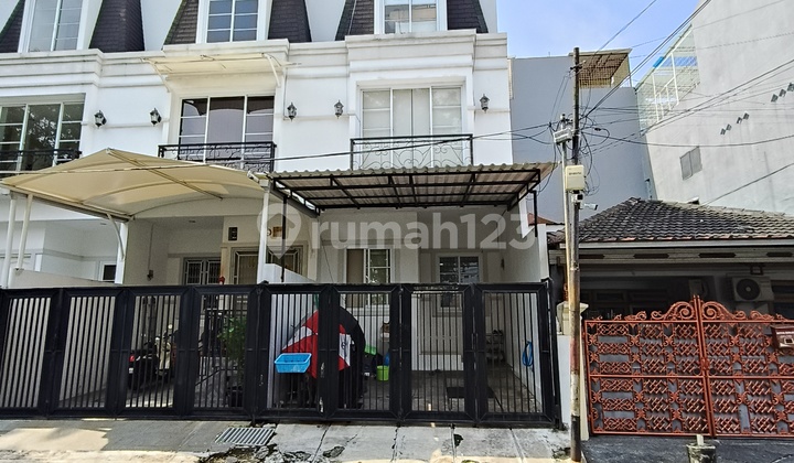 Rumah Muara Karang Kondisi Dekat Dengan Taman, Akses Mudah Dan Berdekatan Dengan Wilayah Pasar Muara Karang