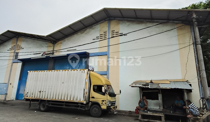 Gudang Jurumudi, Akses Kontainer Dan Berdekatan Dengan Bandara