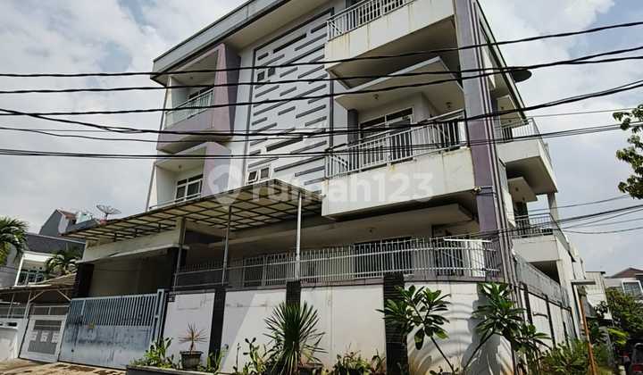 Rumah Lama Di Muara Karang, Depan Taman, Akses Mudah Dan Jalanan Lebar Rumah Lama Di Muara Karang, Depan Taman, Akses Mudah Dan Jalanan Lebar