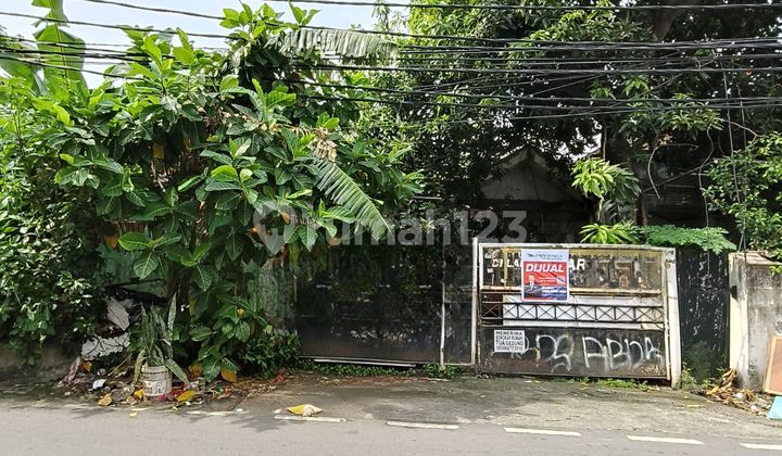 Old House in the Tanah Abang Area, Suitable for Building an Office or Boarding House Business, Strategic Location Old House in the Tanah Abang Area, Suitable for Building an Office or Boarding House Business, Strategic Location