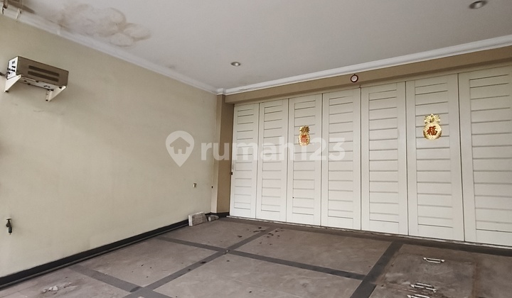 Old House Muara Karang, Strategic Location, Facing the Park 2