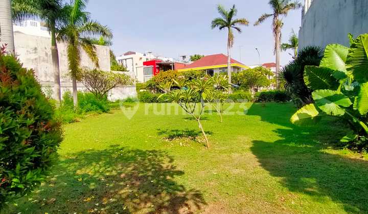 Lot in Pantai Indah Kapuk, Strategic Location in Front of the Park and Has a Basketball Court, Ready-to-Build Lot