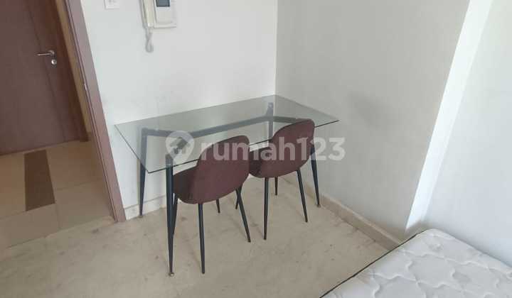 Disewakan Apartemen Puri Orchard, Kondisi Semi Furnish, Siap Huni Dan Berdekatan Dengan Mall Dan Akses Jalan Tol 2