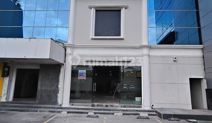 Mini Gedung Disewakan di Pluit dengan Parkiran yang Luas dan Siap Pakai