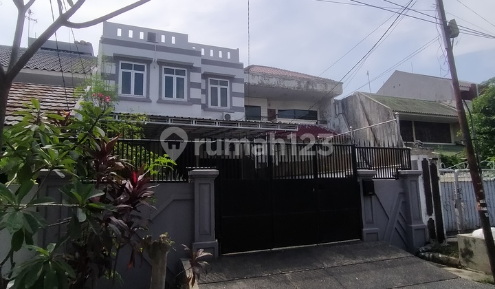 Rumah Tomang, Kondisi Rapi Dan Siap Huni, Berdekatan Dengan Mall Citraland, Taman Anggrek Dan Central Park