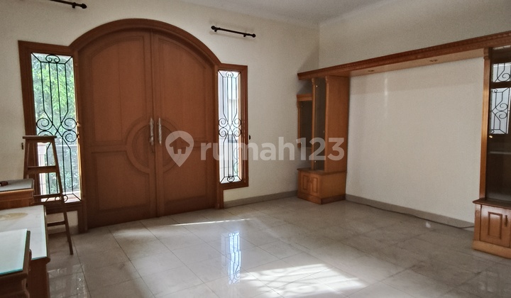 Rumah Lama di Wilayah Pantai Indah Kapuk, Masih bisa Dihuni, Akses Mudah Berdekatan dengan Sekolah International dan Akses Jalan Tol