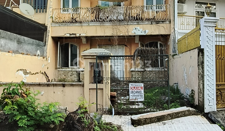 Rumah Lama Di Wilayah Pantai Indah Kapuk