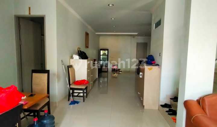 Old House in Muara Karang, Fronting Park, Easy Access and Wide Roads 2