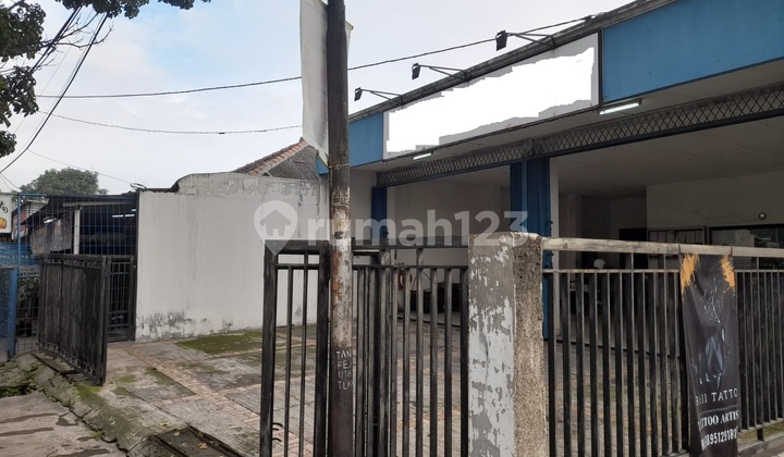 Gedung Kantor Strategis di Jalan Moh Toha Karawaci, Parkir Luas