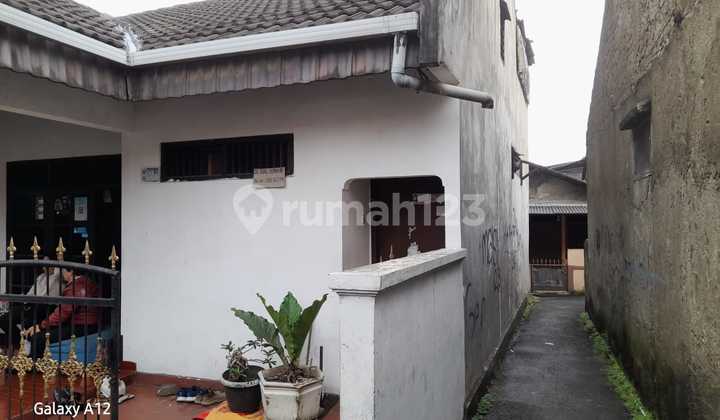 Minimalist House in North Petukangan 2