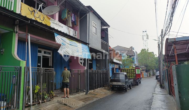 Ruko di Ciracas, Jakarta Timur. Ruko di Ciracas, Jakarta Timur.