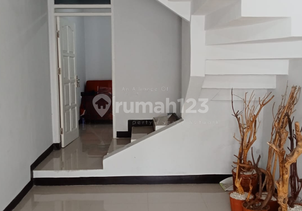 Dijual Rumah di Taman Kopo Indah 2 – 2 Lantai! 1