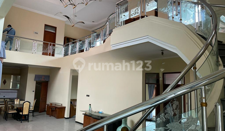 Rumah Mewah Furnished di Istana Regency Bandung Rumah Mewah Furnished di Istana Regency Bandung