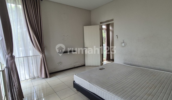 Rumah Luas Mewah di Kota Baru Parahyangan