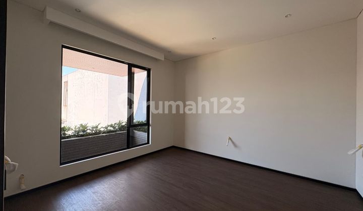 View Danau Cantik, Rumah Lux di Kota Baru Parahyangan, Bandung