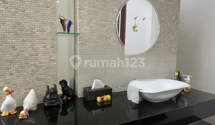 Lebih dari sekadar rumahini adalah karya seni hunian, tempat kemewahan dan kenyamanan bertemu Di Cidadap 2