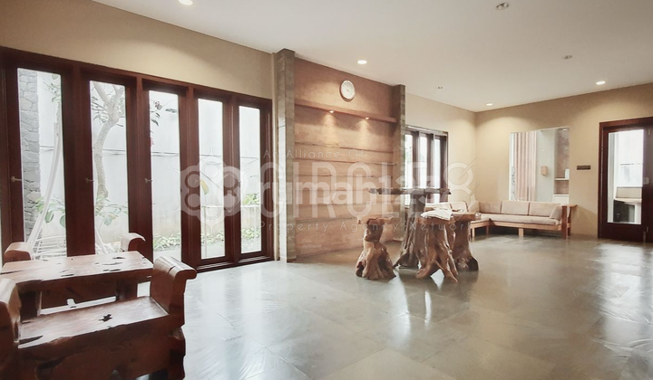 Hidup di Puncak Kemewahan Rumah Modern Setiabudi, Bandung Hidup di Puncak Kemewahan Rumah Modern Setiabudi, Bandung