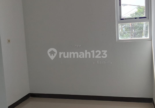 Dijual Rumah di Taman Kopo Indah 2 – 2 Lantai! 2
