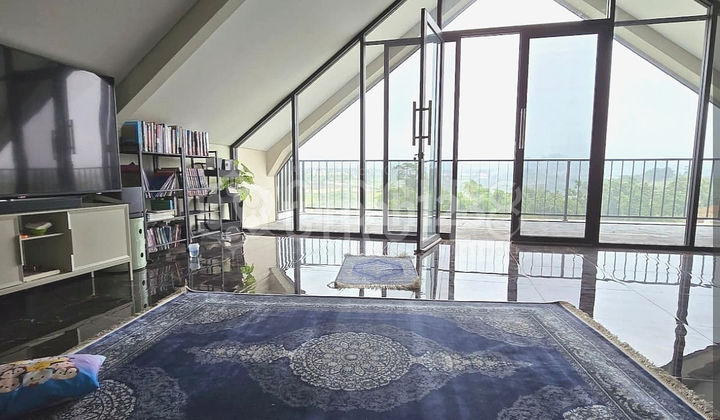 Luxury Residence with an Elegant Touch in the Prime City Location of Kota Baru Parahyangan, Bandung