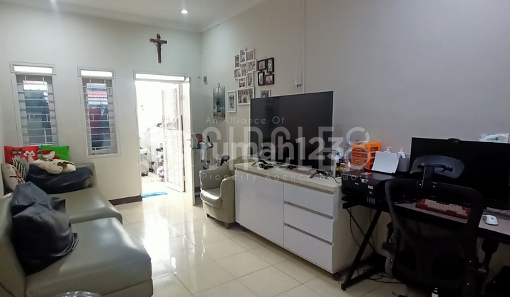 Attractive House in the Strategic Location of Taman Kopo Indah 2