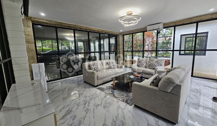 Luxury House Dengan Kolam Renang Cantik di Karawaci, Tangerang Luxury House Dengan Kolam Renang Cantik di Karawaci, Tangerang