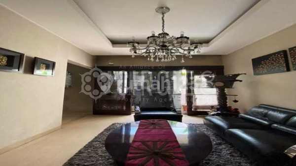 Luxury House Lokasi Dikawasan Elite Singgasana Pradana, Bandung