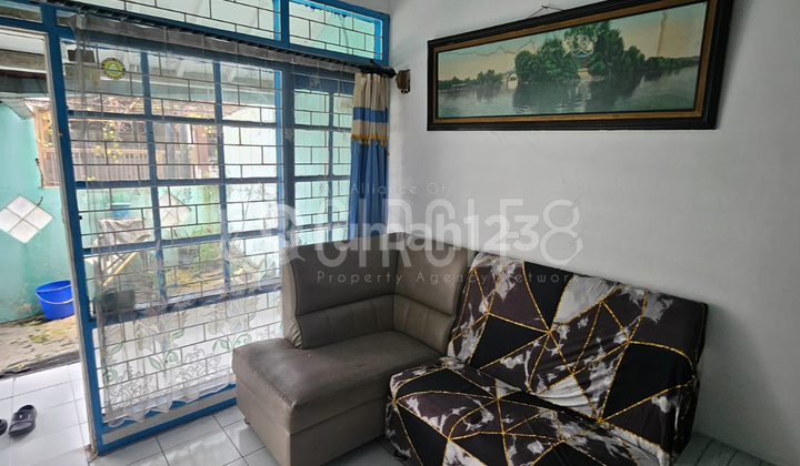 Comfortable Residence with a Strategic Location in Taman Kopo Indah 2