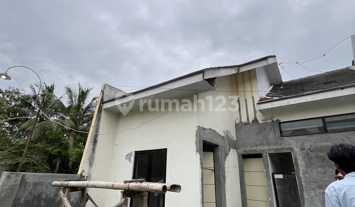 Villa Salsabila Wonokoyo Carport & Complete Kitchen 2