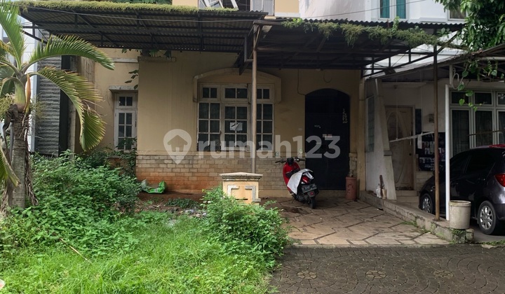 For Sale 2-Story Standard House Needs Renovation In Legenda Wisata.