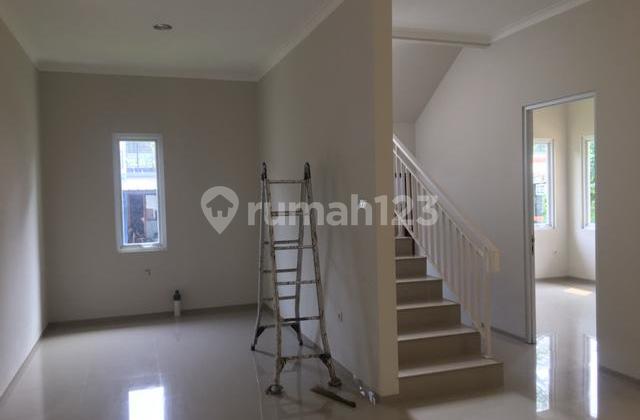 Dijual Rumah 2 Lantai Di Legenda Wisata Hoek 2