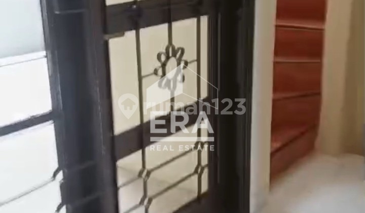 2-story house for rent in Kota Wisata. 2-story house for rent in Kota Wisata.