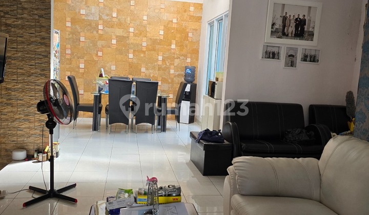 Dijual Rumah 2Lt di Legenda Wisata 2