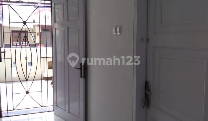 Disewakan Rumah Di Kota Wisata Disewakan Rumah Di Kota Wisata