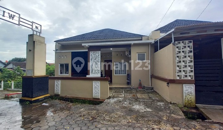 Minimalist 3-Bedroom House in Godean Sleman, Strategic Location & Negotiable Price