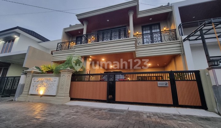 Rumah Mewah Furnish 2 Lantai di Jambon Indah Regency - Nyaman, Aman, dan Siap Ditempati. Rumah Mewah Furnish 2 Lantai di Jambon Indah Regency - Nyaman, Aman, dan Siap Ditempati.