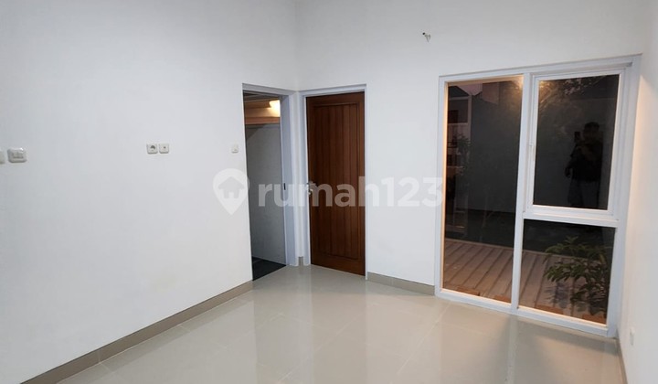 Rumah Dalam Perum Griya Kuantan Banyuraden, Gamping, Sleman. 2