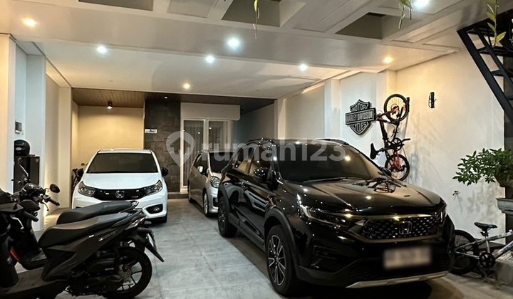 Luxury 2.5-Story House in Sewon Bantul: Close to Malioboro City Center 2