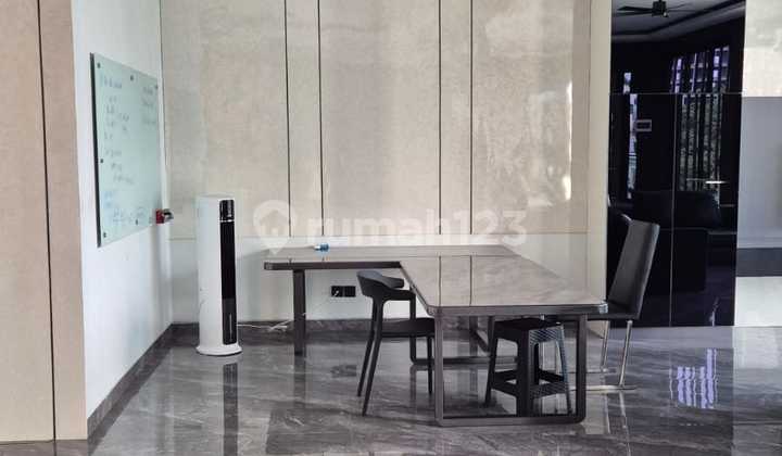 Dijual Rumah Mewah Siap Huni di Kebon Jeruk 2