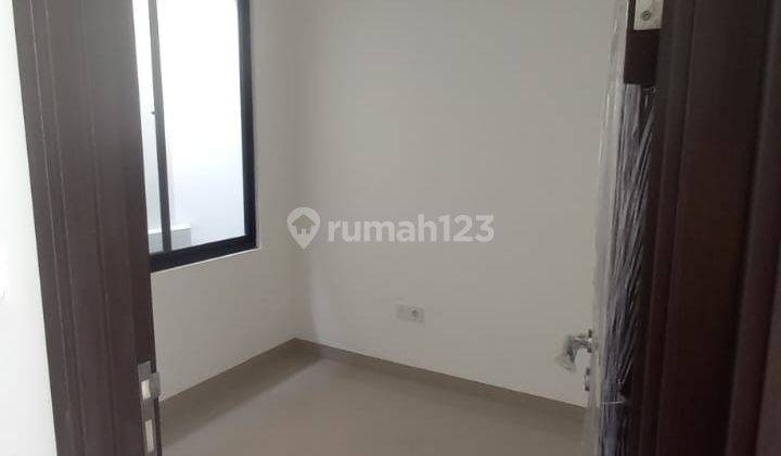Disewakan Rumah Milenial Pik2 Umuran 4,5x10 Kosongan 2