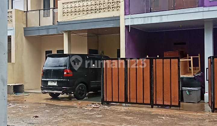 Rumah 2 Lantai Berada di Lingkungan Bebas Banjir Lokasi Strategis 2