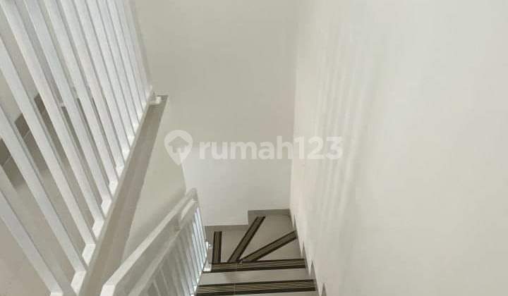 Rumah 2 Lantai SHM Berkonsep Minimalis Modern 15Mnt ke KRL 2