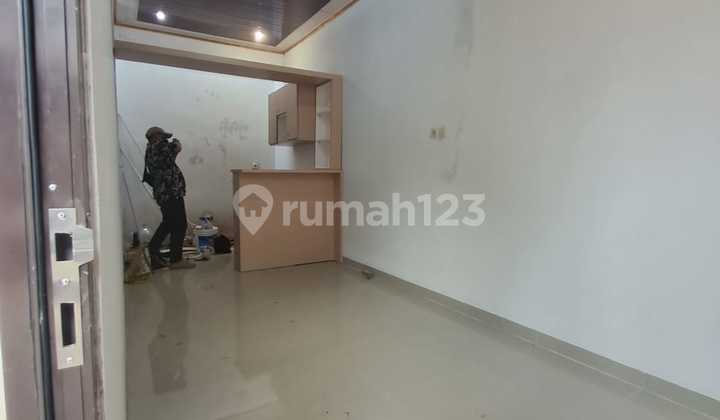 Luxury house in a serene, flood-free neighborhood, come survey. Luxury house in a serene, flood-free neighborhood, come survey.